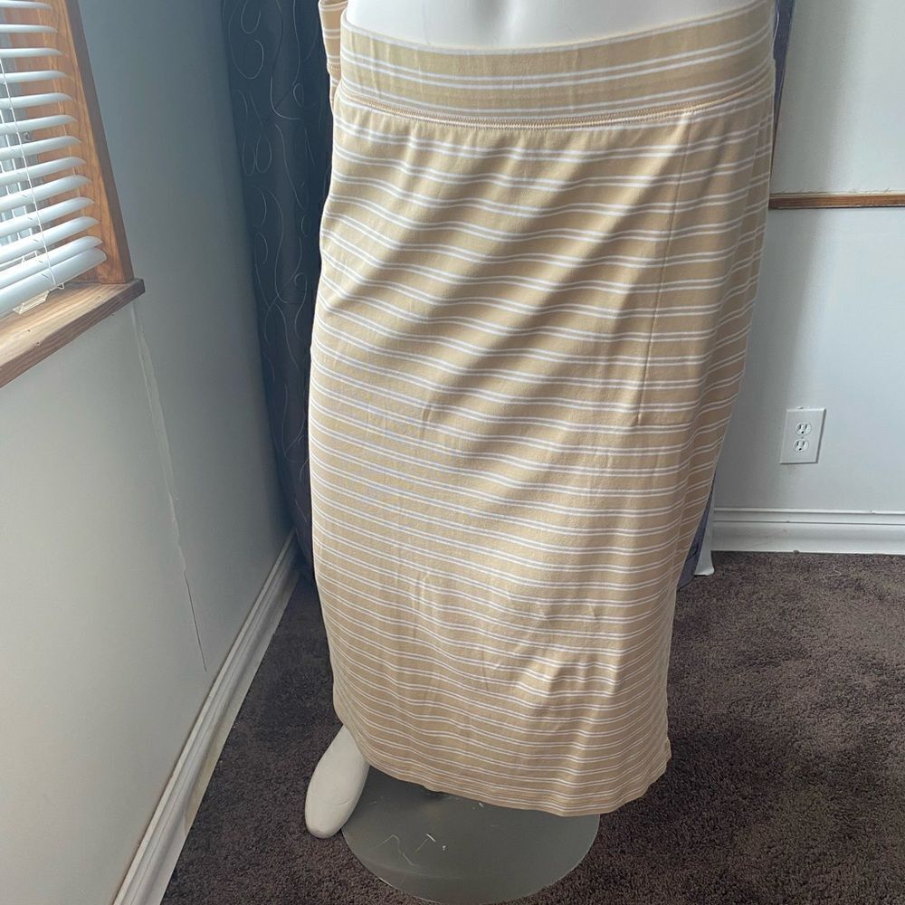Isaac Mizrahi Tan/White pull-on stripe skirt, size 2X